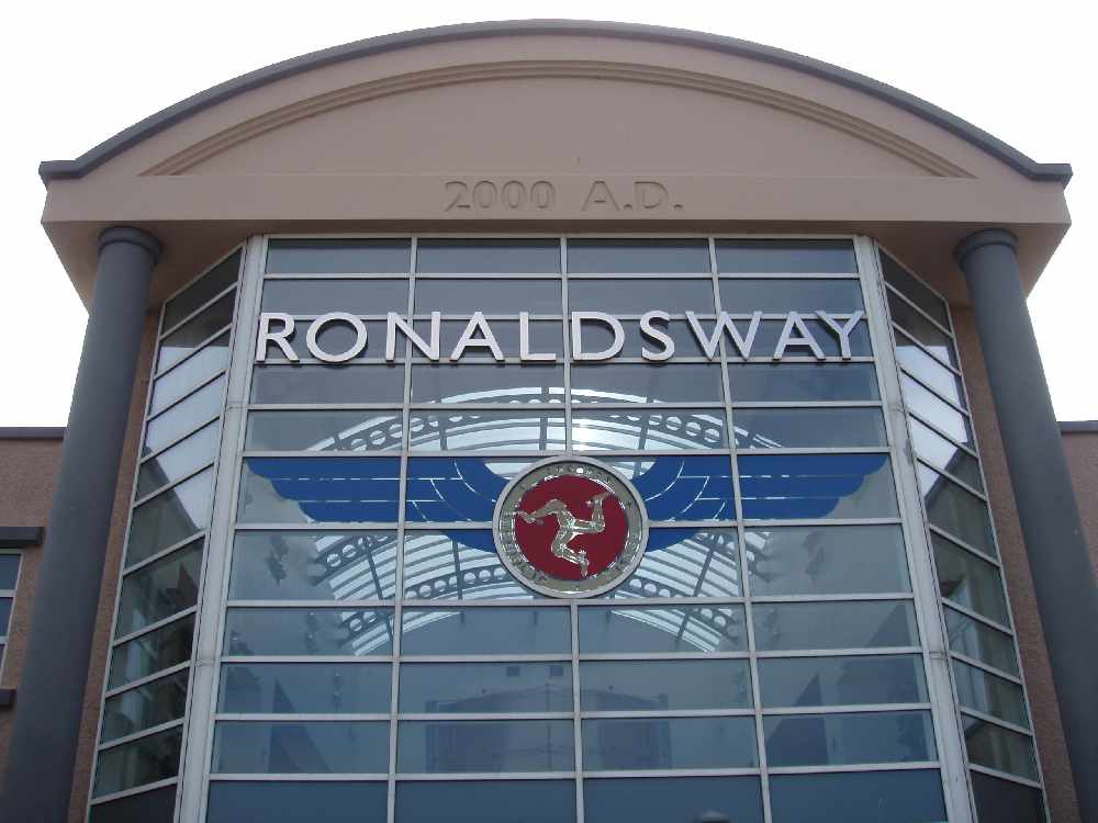 Airport warns passengers of bus strike