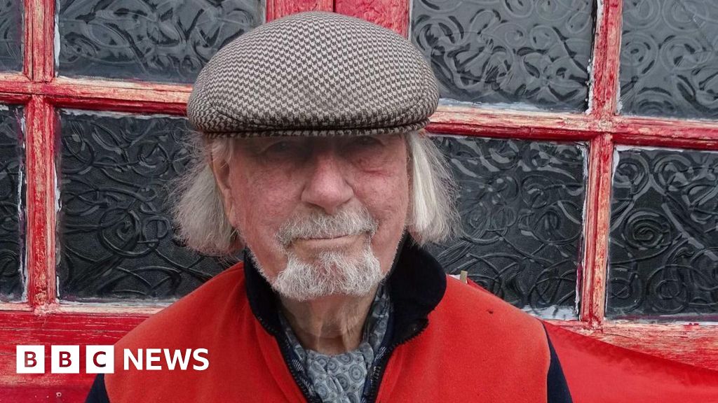 Artist aims to 'make people interested i