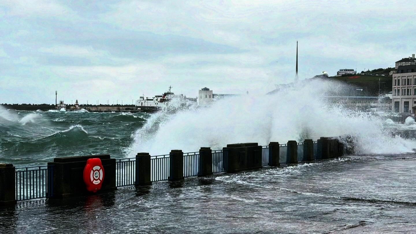 Met Office issues three-hour yellow warn