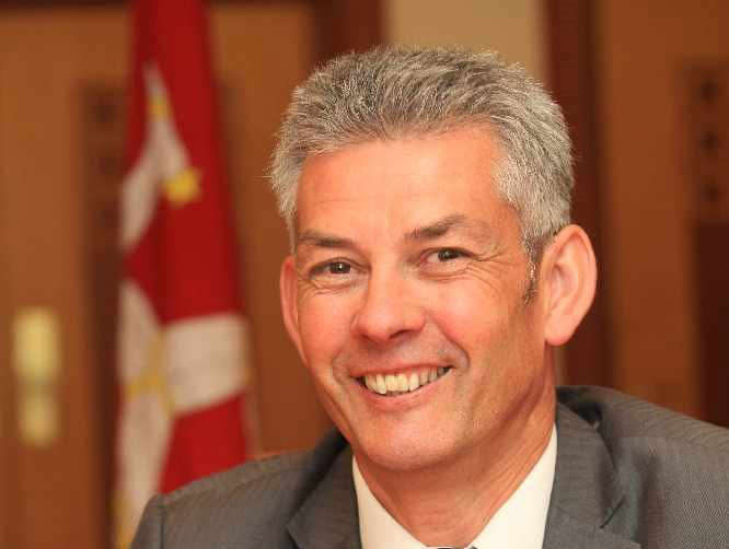 Minister to face question about bus stri