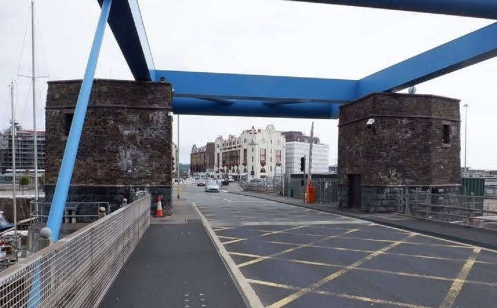 Night-time maintenance to shut bridge